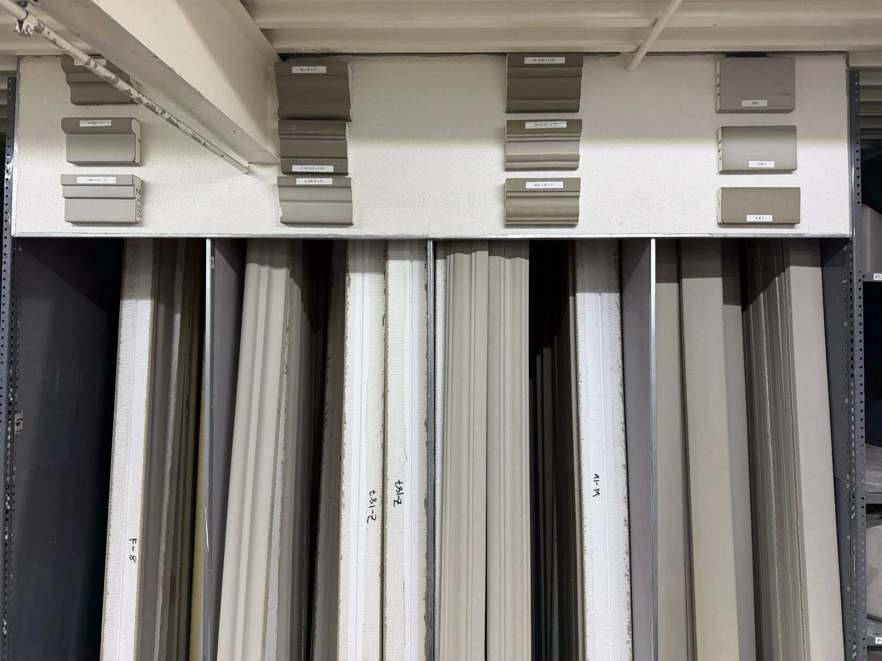 Muestras de molduras rectas y piezas de longitud completa en HSS